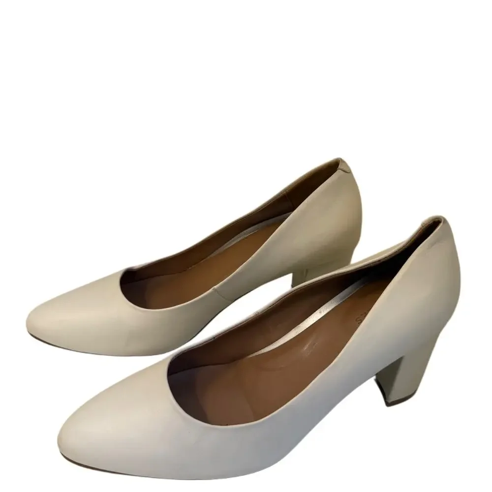 AEROSOLES step out